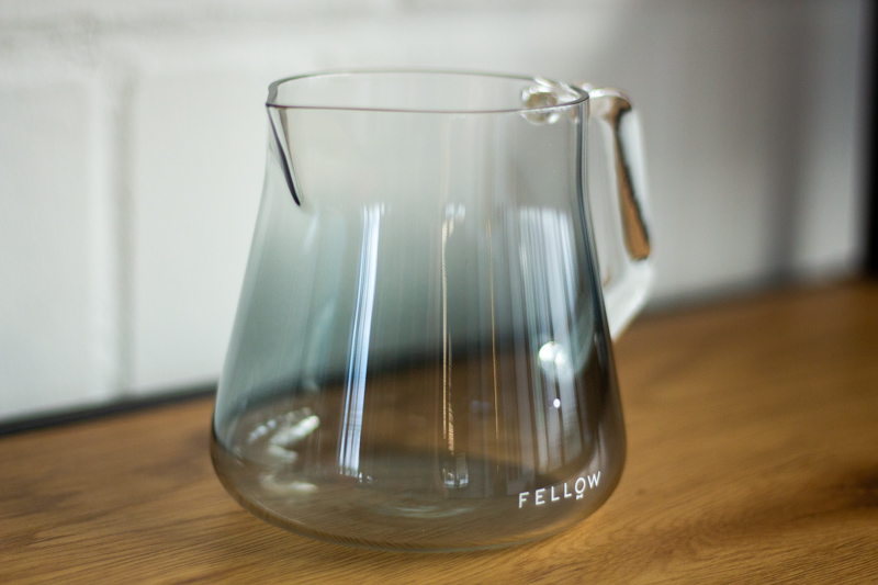 Fellow - Glass Server 500ml- smoke grey – Bild 3